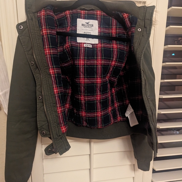 Hollister Army Green Jacket 🧥 New but no tag . Xs Quilted Plaid on Inside - Picture 2 of 6